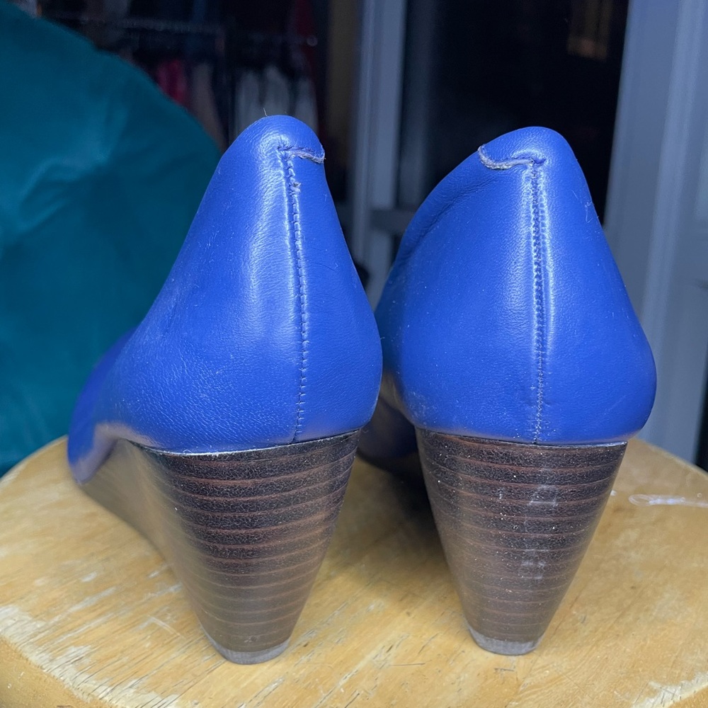 BCBGENERATION Wedged Heels - Picture 7 of 9